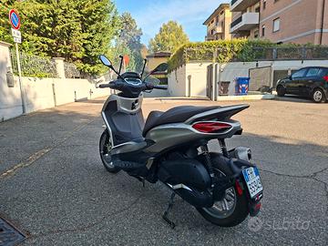 Beverly 300 HPE