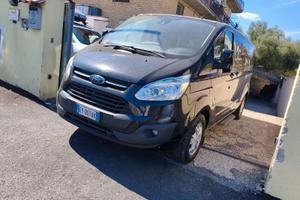 Ford Tourneo custom adatto a disabili con pedana