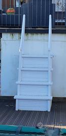 scaletta piscina esterna