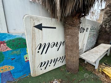 Cartellone pubblicitario