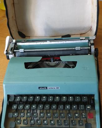 Macchina da scrivere Olivetti Lettera 32