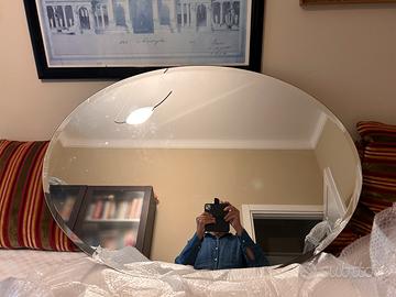 Specchio ovale con bordo Bisellato