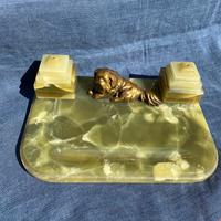 Calamaio in onice verde e cane in bronzo