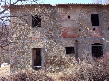 Casale da ristrutturare con terreno