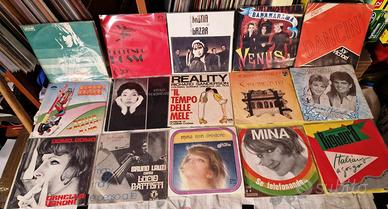 STOCK/LOTTO CON 90 VINILI FORMATO 45 GIRI