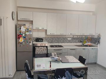 Cucina completa di elettrodomestici