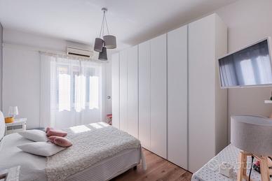 LETTO MATRIMONIALE CON CONTENITORE E MATERASSO