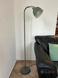 RÖDFLIK Lampada da terra, grigio-verde Ikea