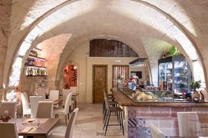 Locale attrezzato di tutto