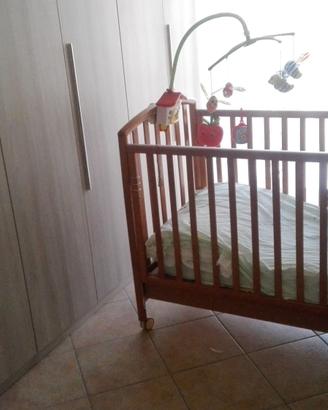 Lettino in legno