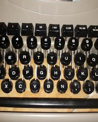Macchina da scrivere olivetti lexikon 80