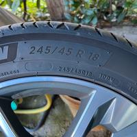 Gomme Michelin 245 45 r18