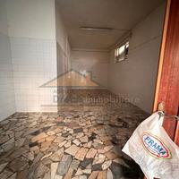 Locale commerciale Via Santa Rita