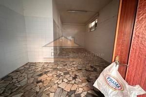 Locale commerciale Via Santa Rita