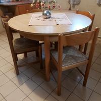 Tavolo allungabile con sedie