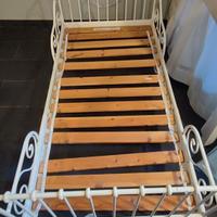 Letto singolo allungabile in ferro battuto bianco