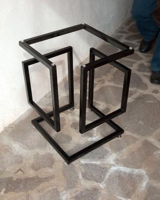 Tavolo in ferro e vetro