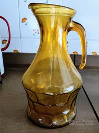 Brocca in vetro ambrato