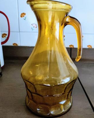 Brocca in vetro ambrato