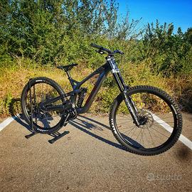 Downhill bike GT Fury