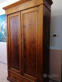 Armadio a 2 ante in perfette condizioni in legno