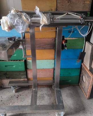 Invasettatrice semiautomatica