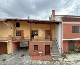 CASA DI CORTE A COSSANO CANAVESE