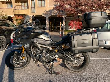 Yamaha Tracer 900 2017 con Ohlins