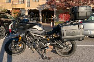 Yamaha Tracer 900 2017 con Ohlins