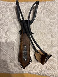 Fionda medievale in legno e metallo