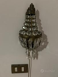 Applique vintage in ottone e pendenti in cristallo