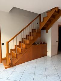 Scala interna in legno