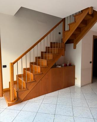 Scala interna in legno