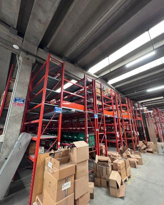 Soppalco scaffalato
