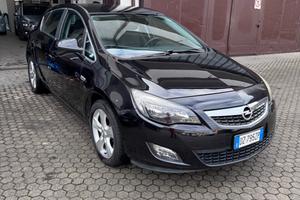 Opel Astra 5p COSMO S