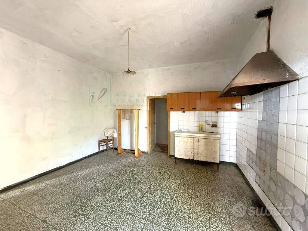 Rustico / Casale di 95 m² con 5 locali e box auto - Vista 4