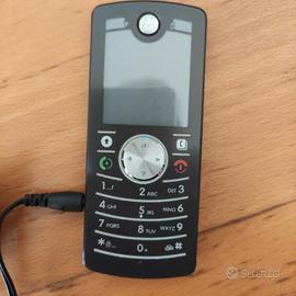 Motorola MOTOFONE F3 (2006) –  con Caricatore