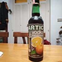 Bottiglia da 70 cl di Artic Vodka gusto Mandorange