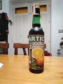Bottiglia da 70 cl di Artic Vodka gusto Mandorange