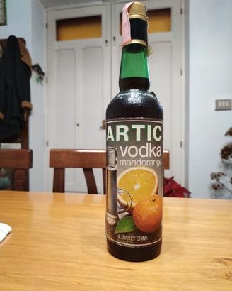 Bottiglia da 70 cl di Artic Vodka gusto Mandorange