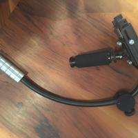 Stabilizzatore per macchine fotografiche