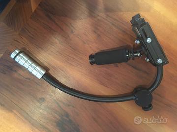 Stabilizzatore per macchine fotografiche