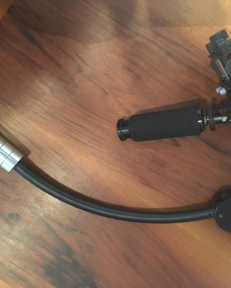Stabilizzatore per macchine fotografiche