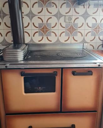 Stufa /cucina a legna