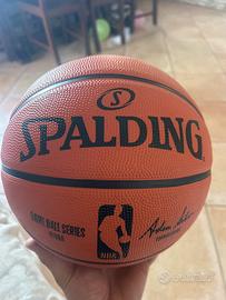 PALLONE SPALDING NBA AUTOGRAFATO DA KOBE BRYANT
