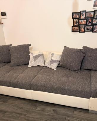 Divano in ecopelle e tessuto grigio 260x104