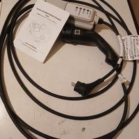 Apparecchio per ricarica domestica batteria auto