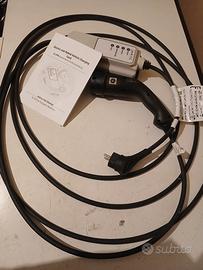 Apparecchio per ricarica domestica batteria auto