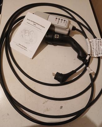 Apparecchio per ricarica domestica batteria auto