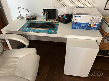 Scrivania Ikea modello Malm
